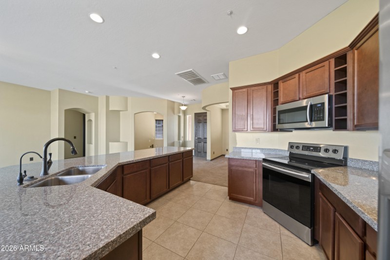 28621 N Bush St00032