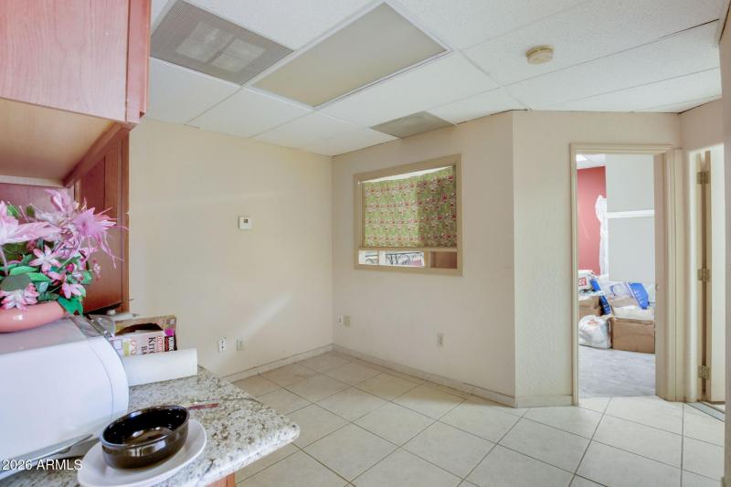 16-web-or-mls-4496 N Black Canyon Hwy -