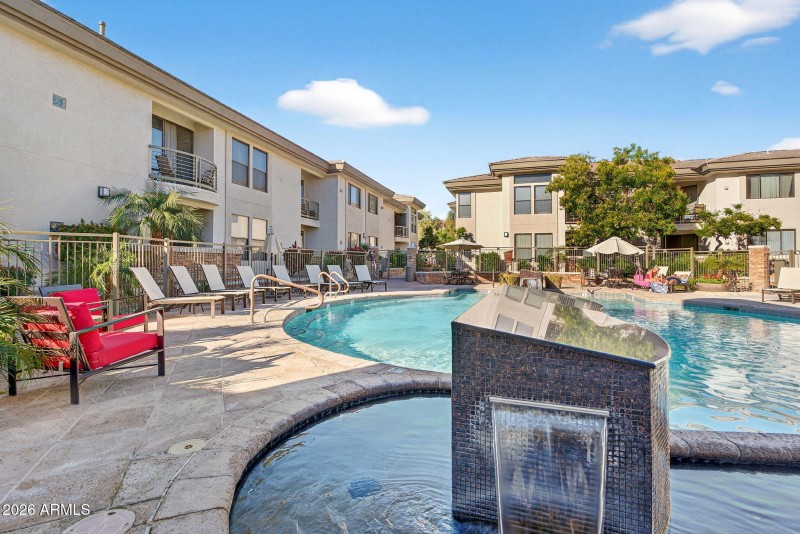 22-web-or-mls-28-E Princess Dr 2153