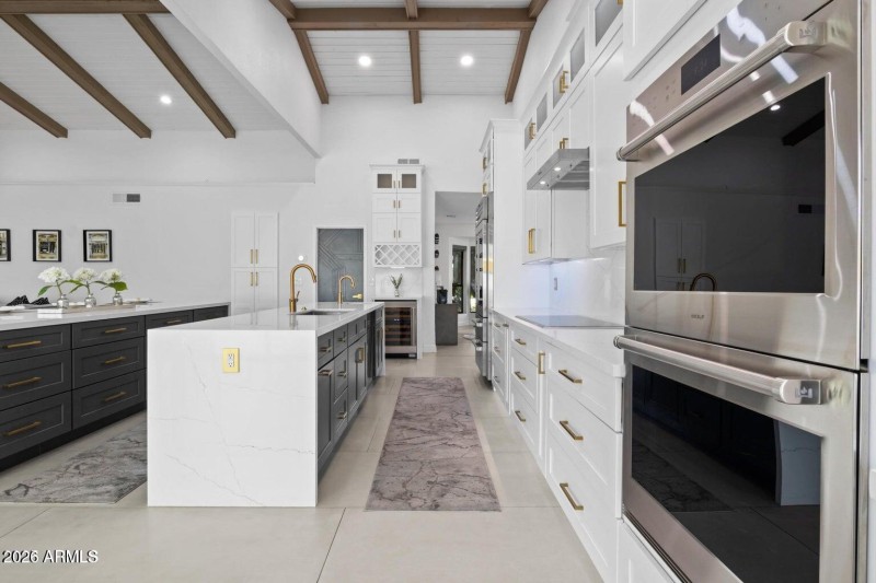 20251011164635266422000000-o