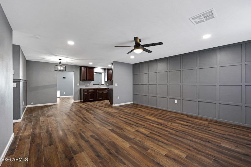 10013 W Mission Ln-5