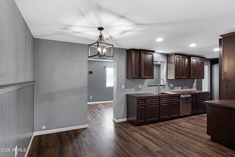 10013 W Mission Ln-8