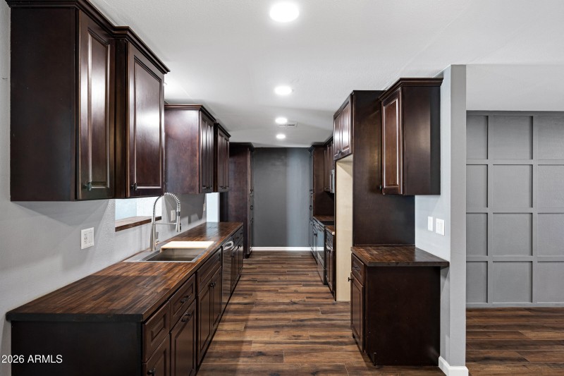 10013 W Mission Ln-10