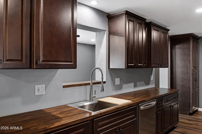 10013 W Mission Ln-11