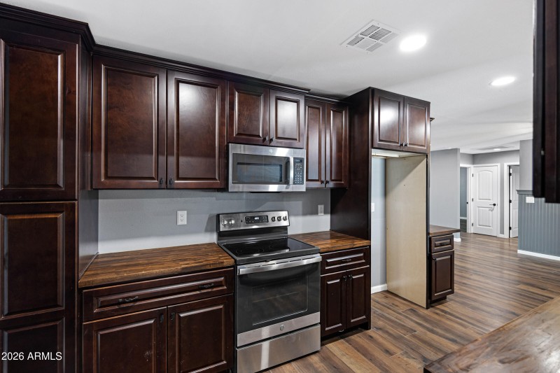 10013 W Mission Ln-12