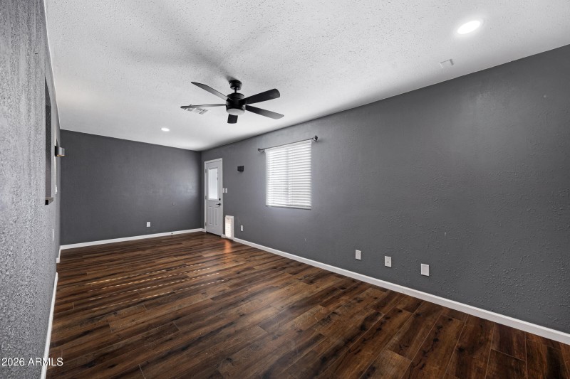 10013 W Mission Ln-14