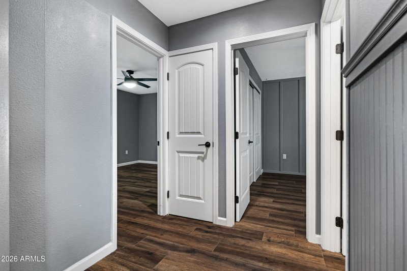 10013 W Mission Ln-17