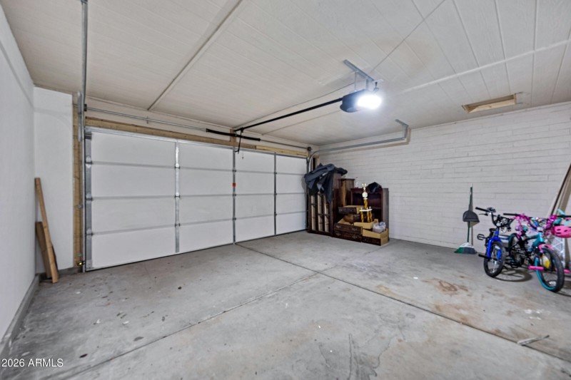 10013 W Mission Ln-23