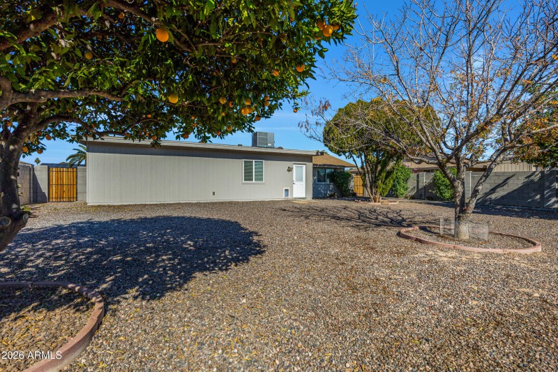 10013 W Mission Ln-24