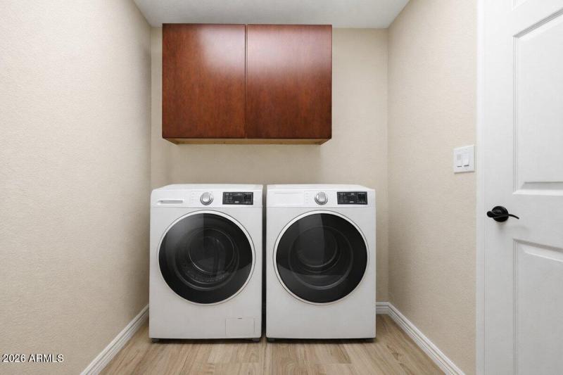 Staged_Laundry_Room
