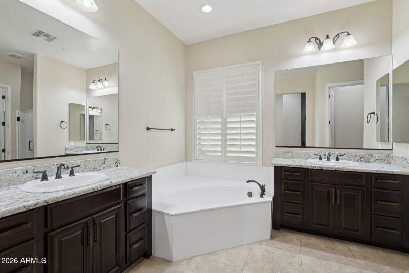 42-web-or-mls-W Campbell Ave-L2101-040