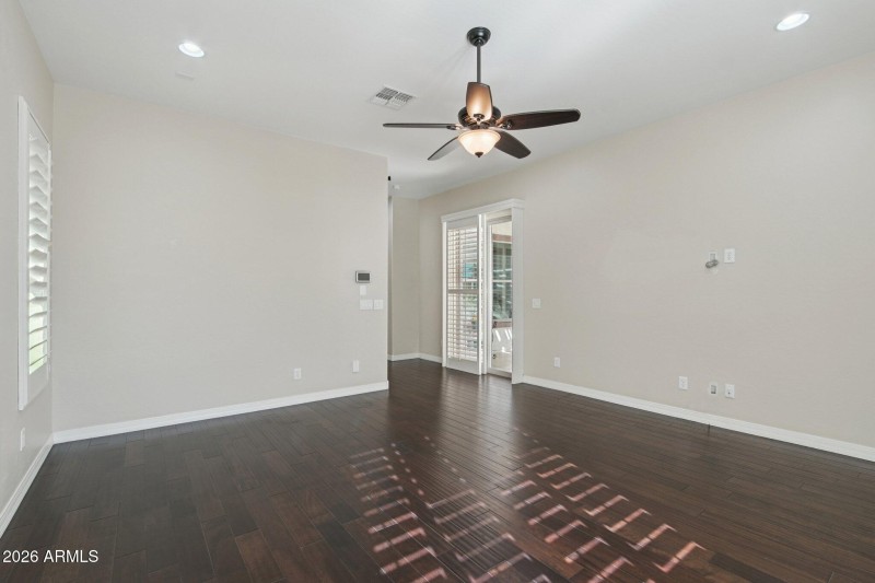 41-web-or-mls-W Campbell Ave-L2101-039