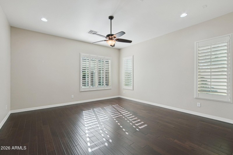 39-web-or-mls-W Campbell Ave-L2101-037