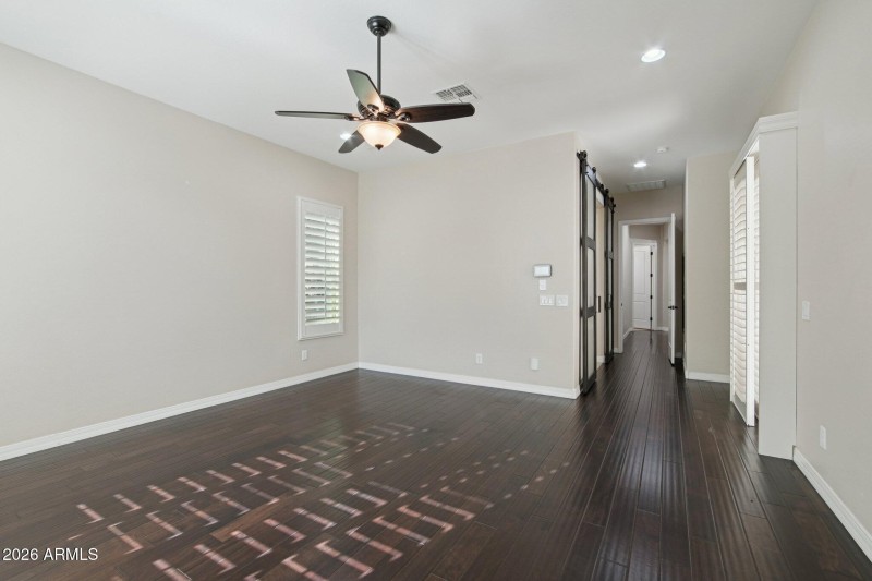 40-web-or-mls-W Campbell Ave-L2101-038