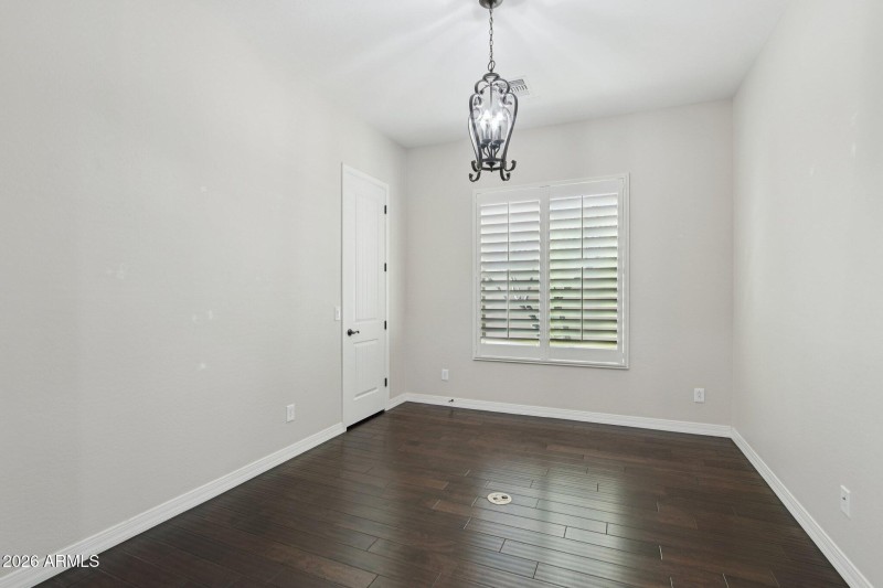 36-web-or-mls-W Campbell Ave-L2101-034