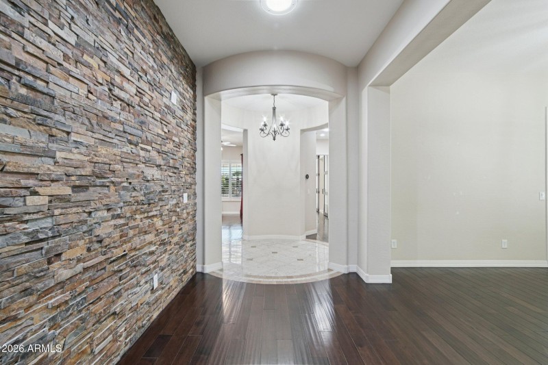 35-web-or-mls-W Campbell Ave-L2101-033