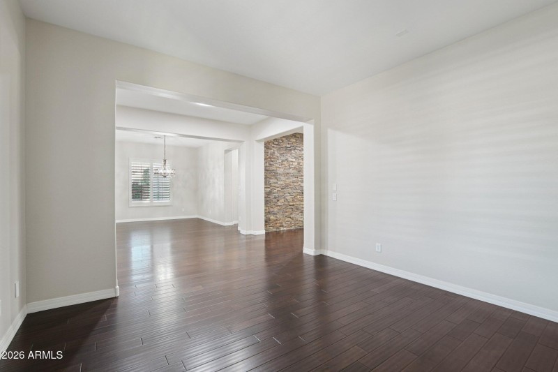 34-web-or-mls-W Campbell Ave-L2101-032