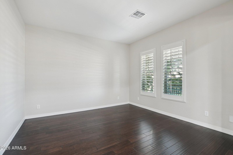 33-web-or-mls-W Campbell Ave-L2101-031