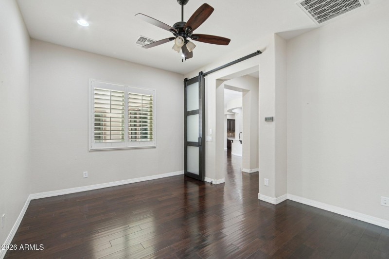 31-web-or-mls-W Campbell Ave-L2101-029