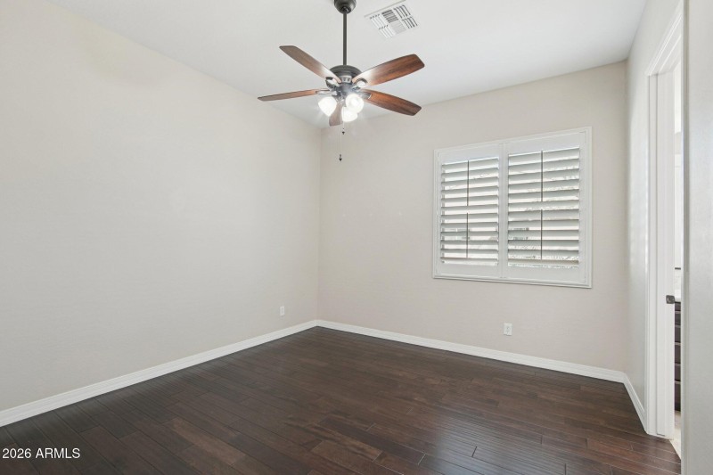 28-web-or-mls-W Campbell Ave-L2101-026