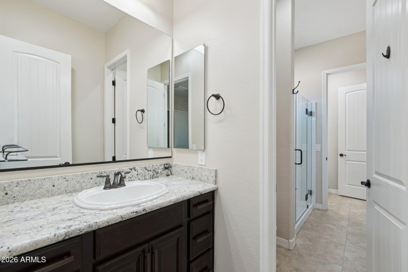 27-web-or-mls-W Campbell Ave-L2101-025