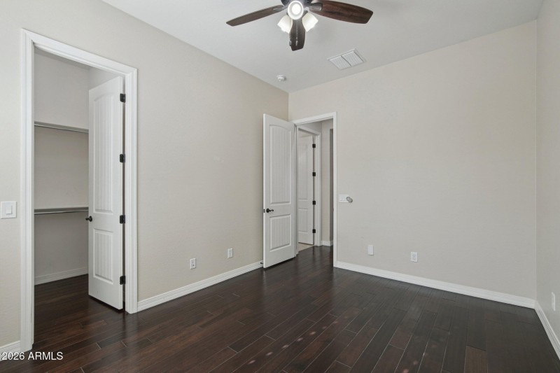 25-web-or-mls-W Campbell Ave-L2101-023