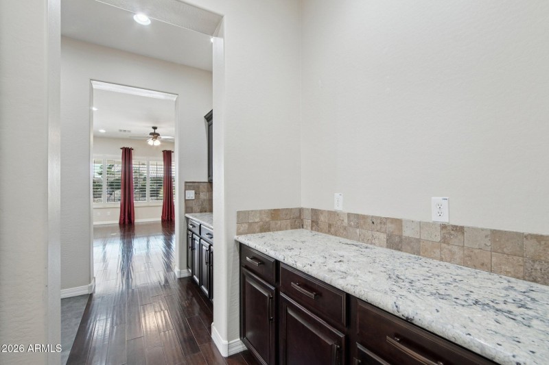 19-web-or-mls-W Campbell Ave-L2101-017