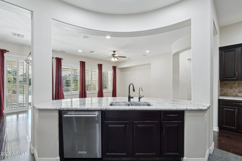 18-web-or-mls-W Campbell Ave-L2101-016