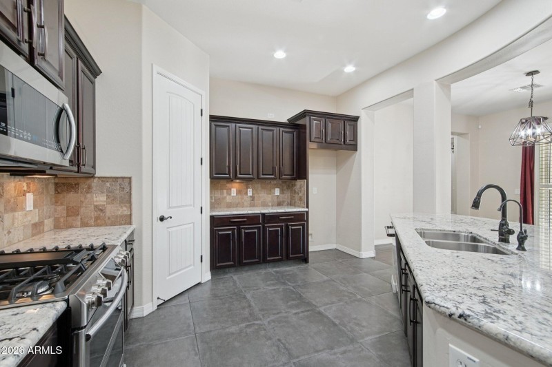 17-web-or-mls-W Campbell Ave-L2101-015