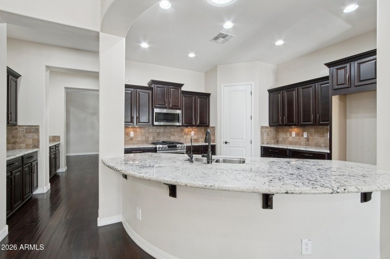 15-web-or-mls-W Campbell Ave-L2101-013