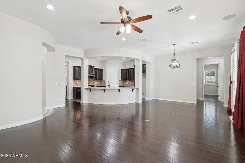 14-web-or-mls-W Campbell Ave-L2101-012