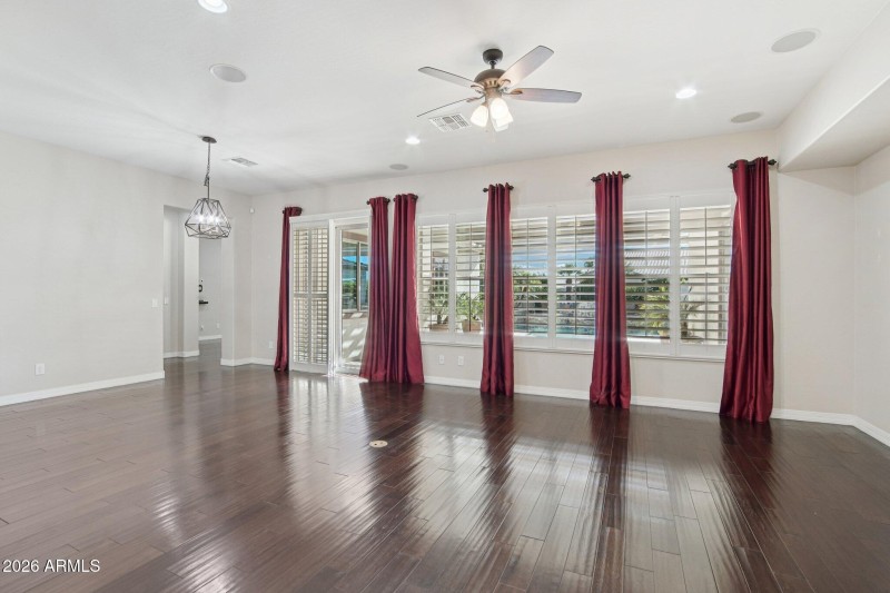 13-web-or-mls-W Campbell Ave-L2101-011