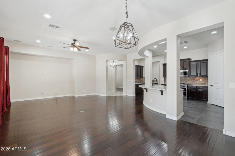 11-web-or-mls-W Campbell Ave-L2101-009