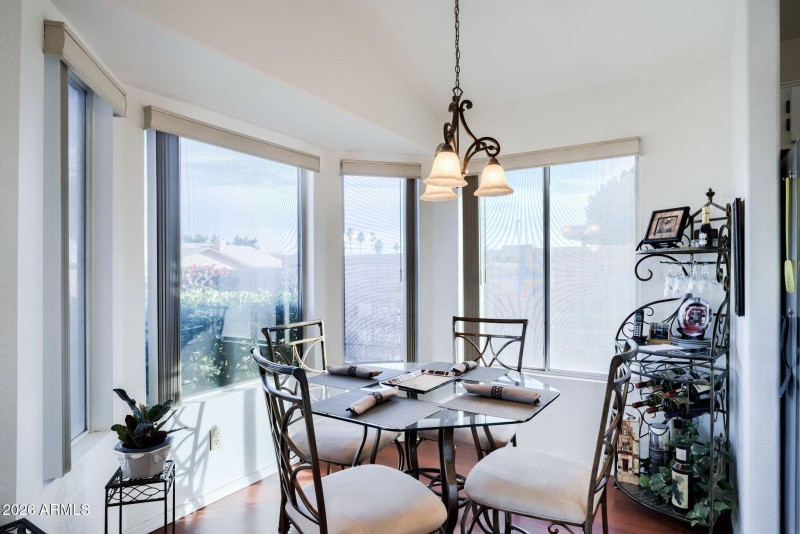 009__458 W Smoke Tree Rd