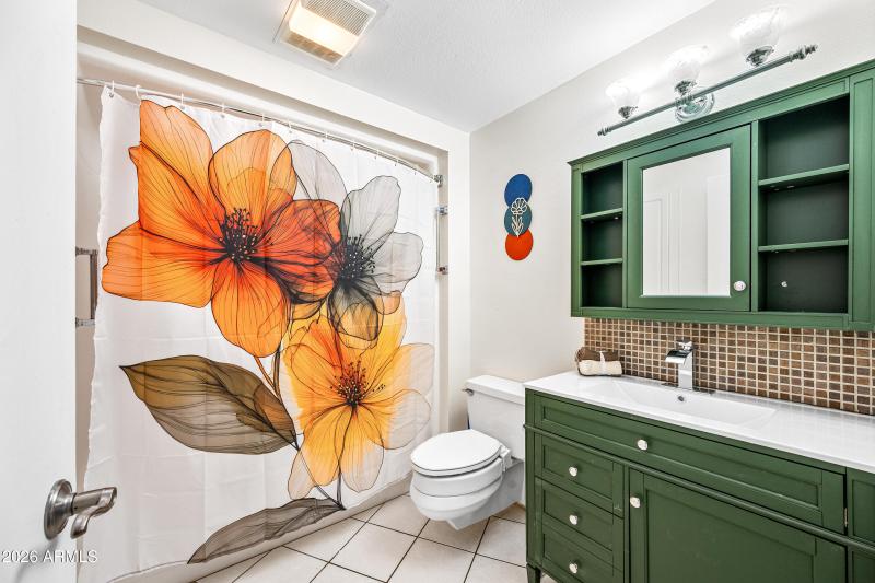 33-17056N107thA-ocupix-