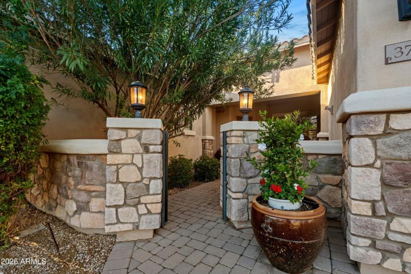 03-3738-E-Riopelle-Ave-2