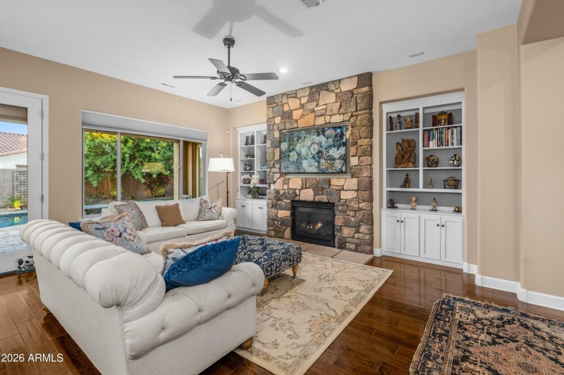 14-3738-E-Riopelle-Ave-13