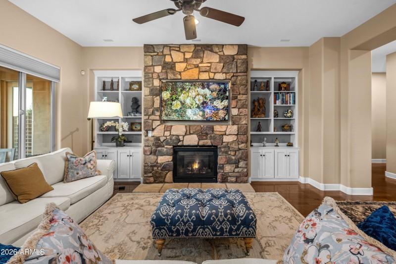 15-3738-E-Riopelle-Ave-14