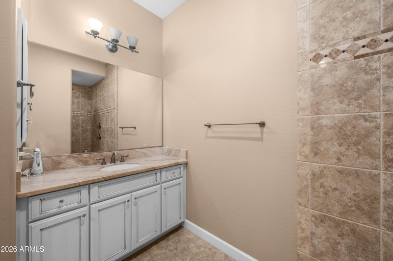 31-3738-E-Riopelle-Ave-30