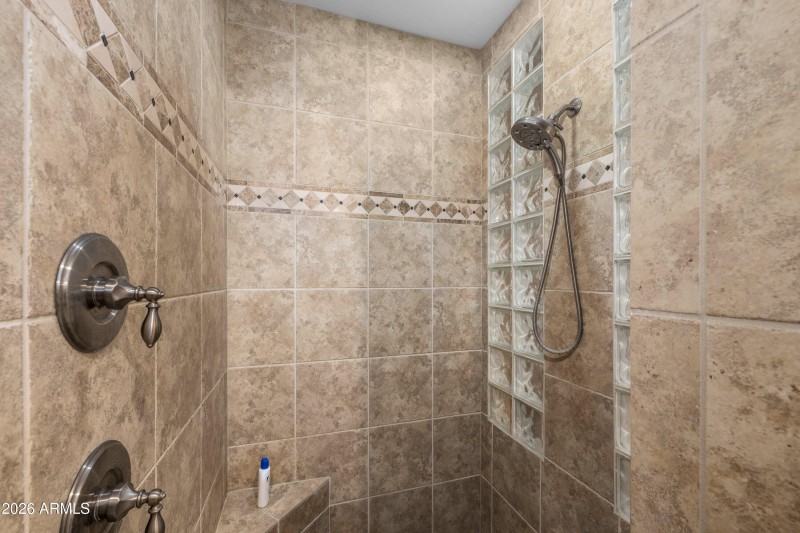 32-3738-E-Riopelle-Ave-31