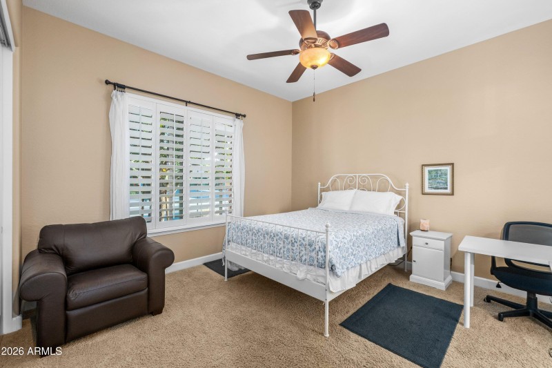 37-3738-E-Riopelle-Ave-36