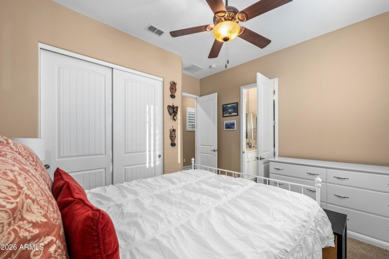 41-3738-E-Riopelle-Ave-40