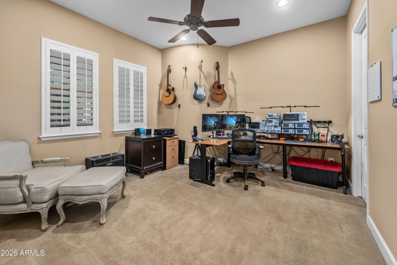 42-3738-E-Riopelle-Ave-41