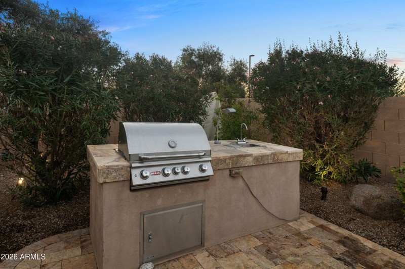 49-3738-E-Riopelle-Ave-48