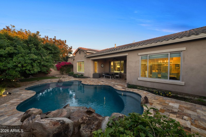 51-3738-E-Riopelle-Ave-50