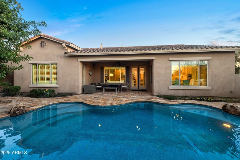 52-3738-E-Riopelle-Ave-51