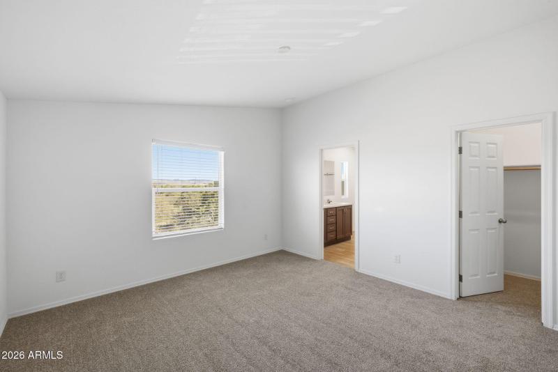 13-Primary Bedroom (2)