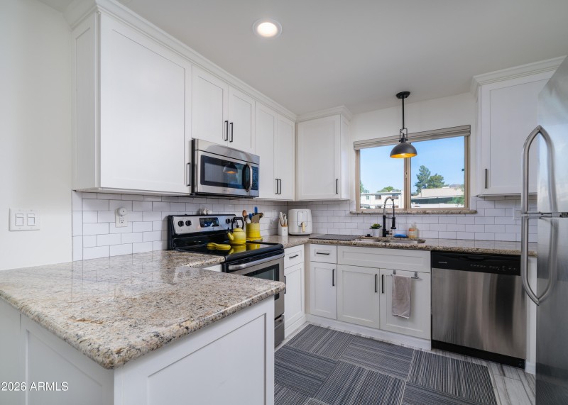 Granite counters & subway tile