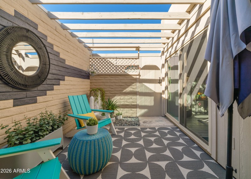 Spacious, covered Patio