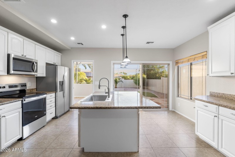 Kitchen/Casual DIning